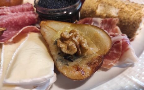 Kéksajttal töltött körte